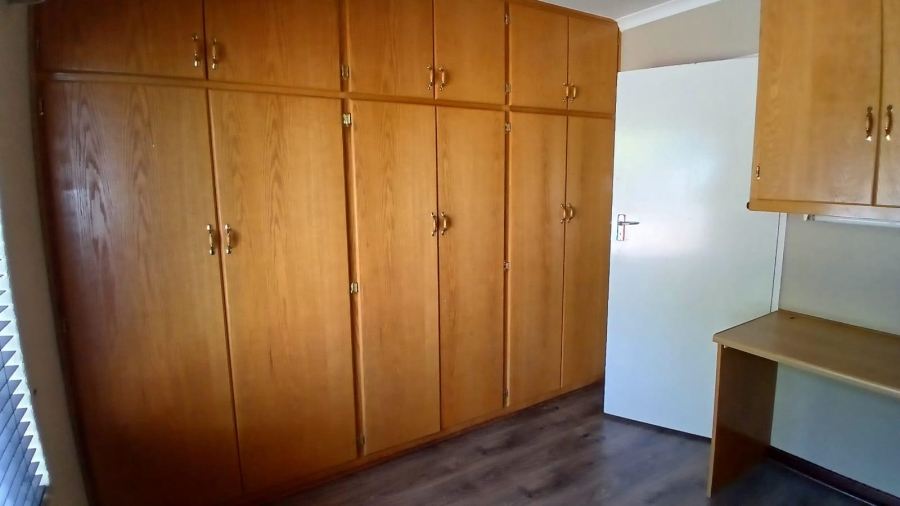 5 Bedroom Property for Sale in Pellissier Free State